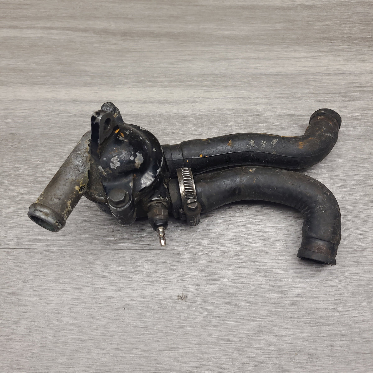 VT250F (MC08) Thermostat housing and temp sensor assy