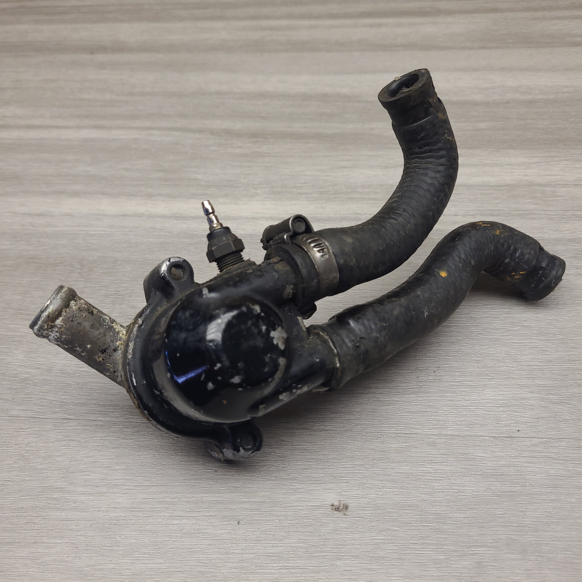 VT250F (MC08) Thermostat housing and temp sensor assy