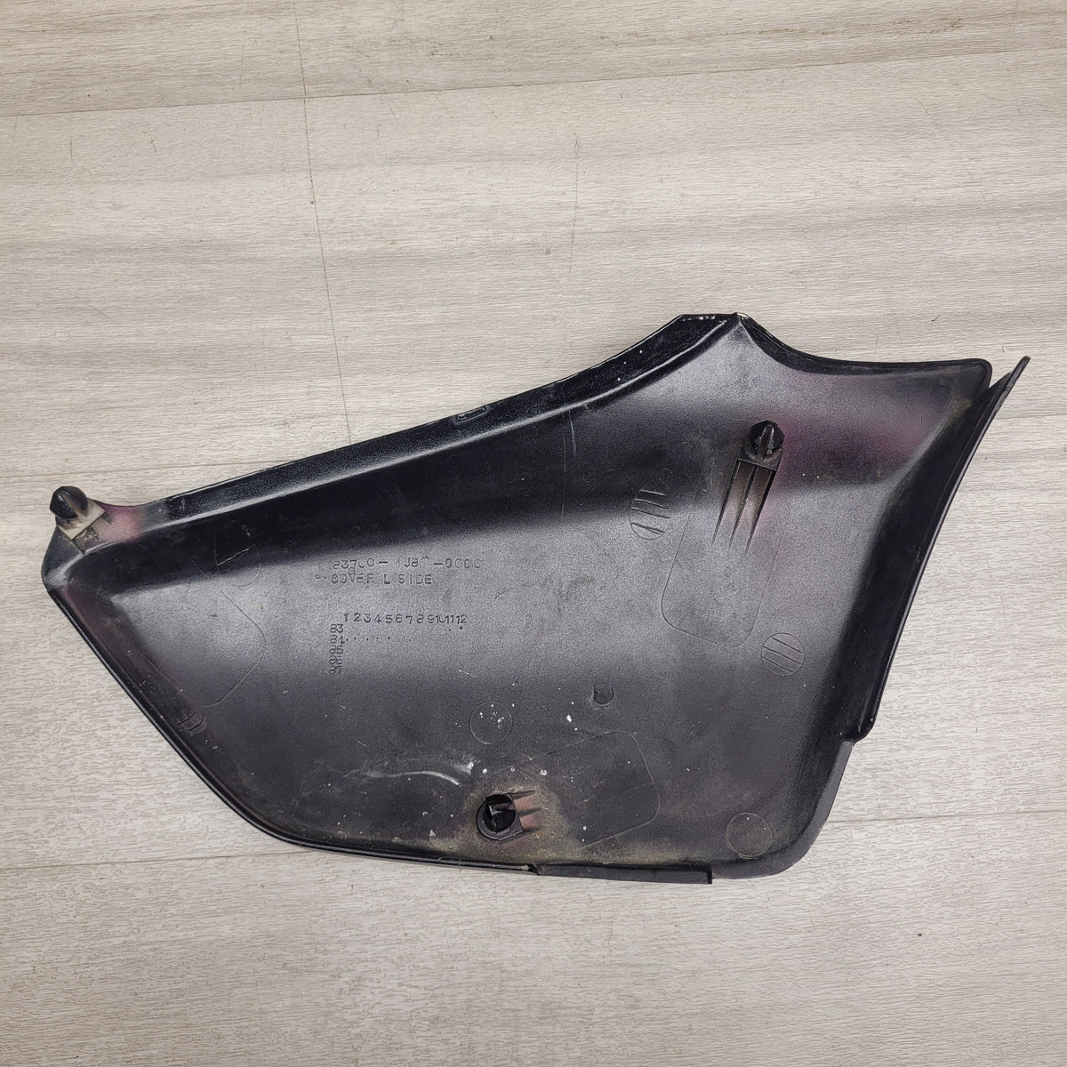 VF500C Magna Left side cover