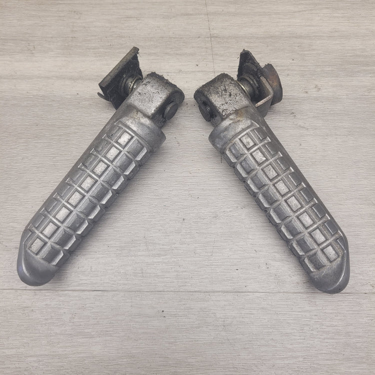 ZZR250 Passenger foot pegs