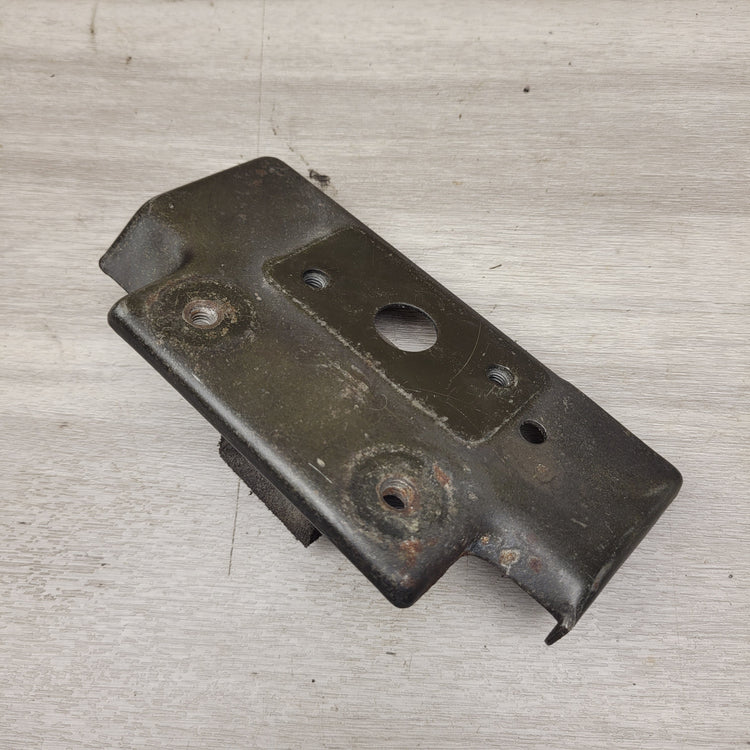GSF250 Bandit (GJ74A) Seat release mounting plate