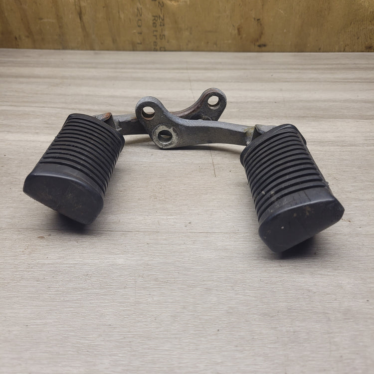 GN125H Riders Foot Pegs and Mounts