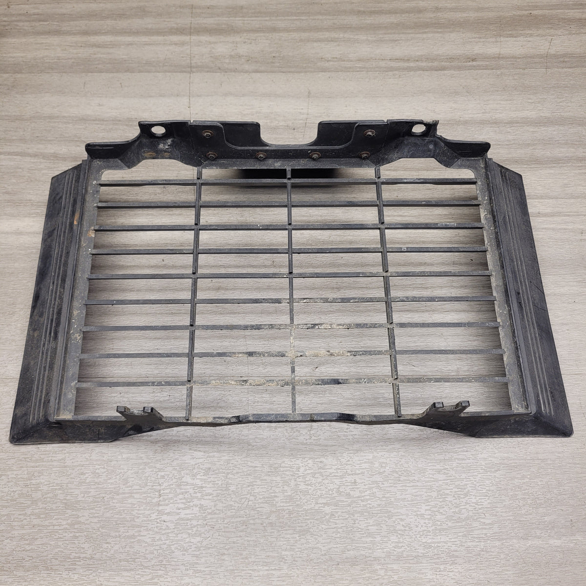 VF500C Magna Radiator Guard