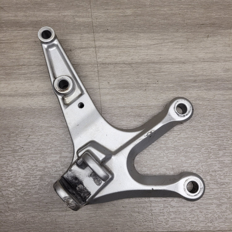 MT03 (2021) Right riders peg mount