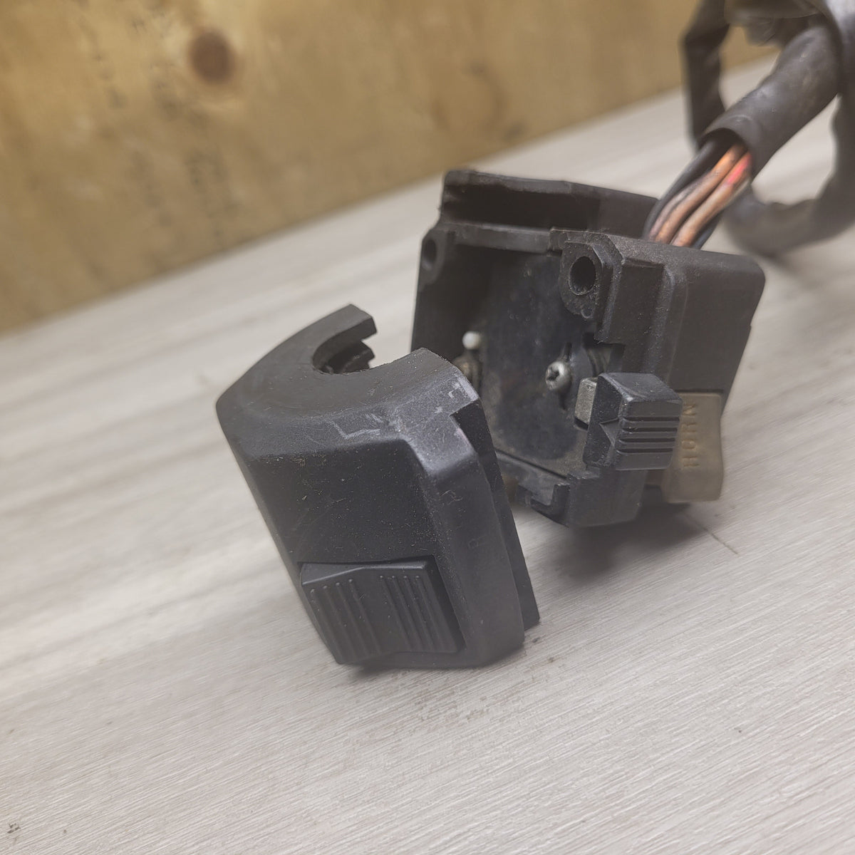 GSF250 Bandit (GJ74A) Left switch block
