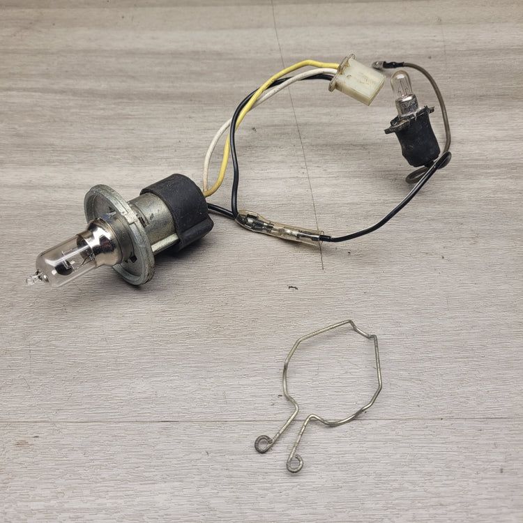 GN125H Headlight bulb wiring and retainer