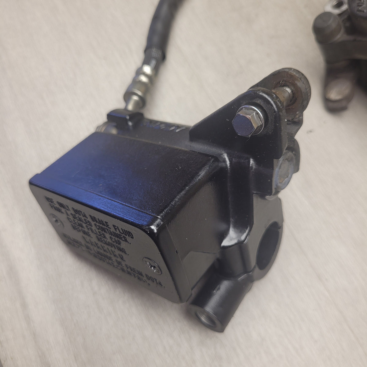 GW250 Inazuma Front brake assy