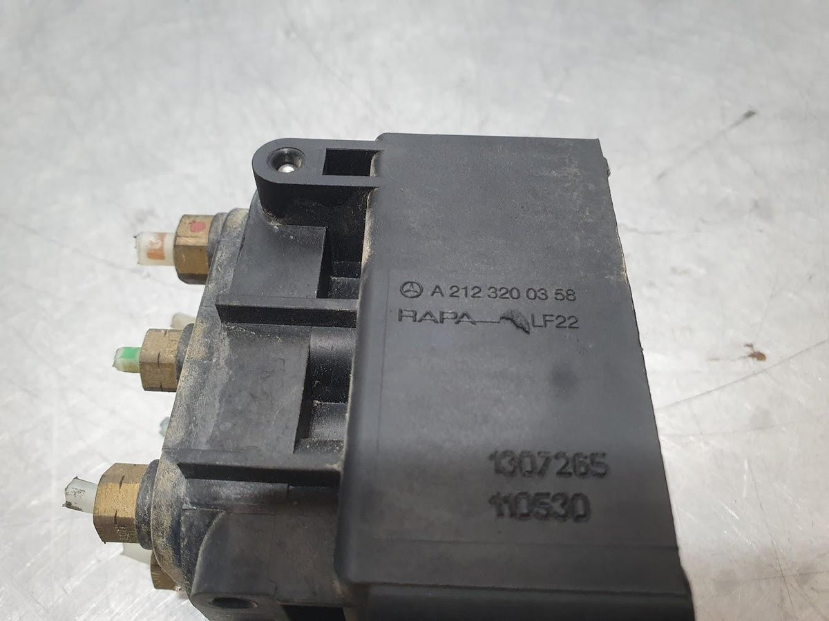MERCEDES GL CLASS AIR RIDE COMPRESSOR X164, AIR SUSPENSION VALVE BLOCK, W/ 4MATI