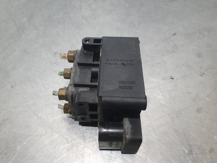 MERCEDES GL CLASS AIR RIDE COMPRESSOR X164, AIR SUSPENSION VALVE BLOCK, W/ 4MATI
