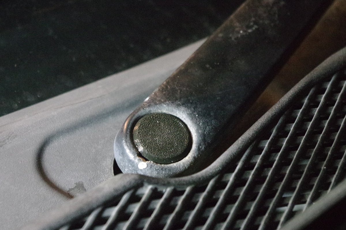 Wiper arm nut rubber caps 2x for Ford BA BF Falcon