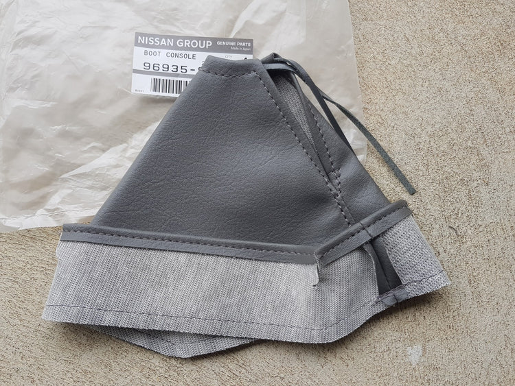 Nissan B110 B120 Sunny centre console shift boot NEW Datsun 1200 96935-95W00