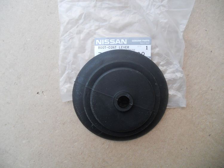 Nissan B110 B120 B122 Sunny shift boot NEW Datsun 1200 74963-20900