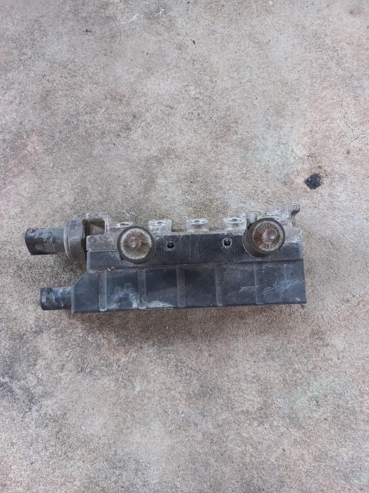 Mercedes W220 S-Class Airmatic Air Suspension Valve Block A2203200258 OEM