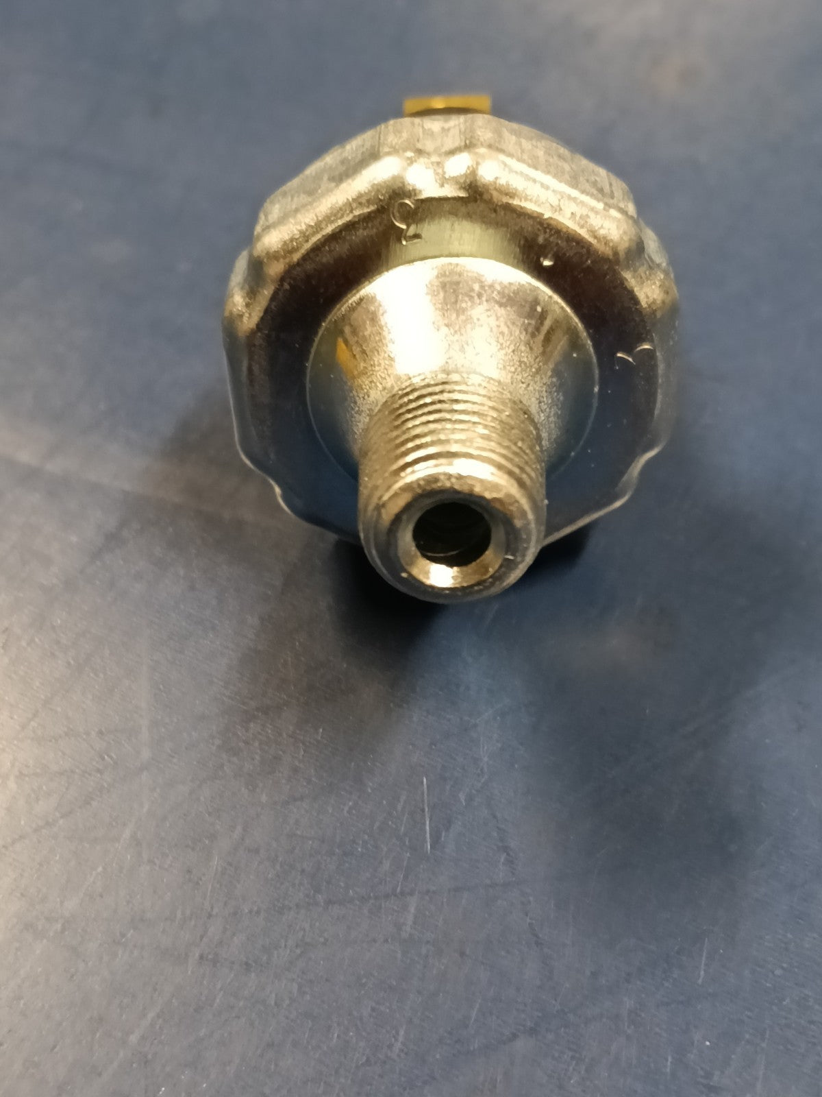 Freightliner A6805450224 Switch Low Pressure Air Normally Closed 64-76 1/8 Mpt