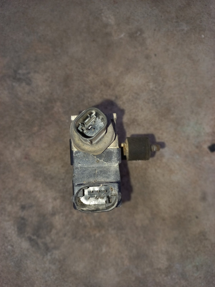 Mercedes W220 S-Class Airmatic Air Suspension Valve Block A2203200258 OEM