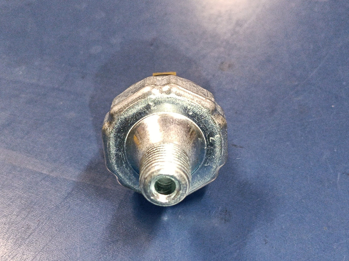 Freightliner A6805450224 Switch Low Pressure Air Normally Closed 64-76 1/8 Mpt