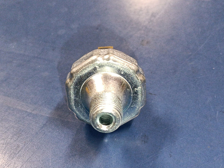 Freightliner A6805450224 Switch Low Pressure Air Normally Closed 64-76 1/8 Mpt