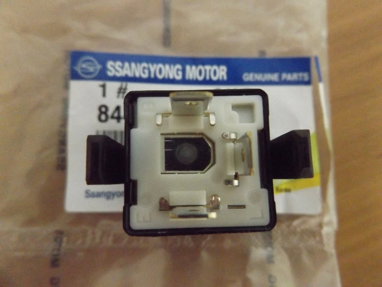 GENUINE SSANGYONG REXTON SUV 2.9 L TURBO DIESEL & 3.2 L PETROL FLASHER UNIT