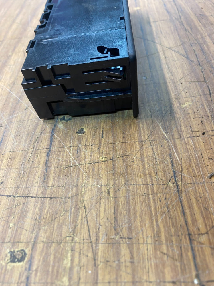 Mercedes Benz W213 C238 SD Reader USB Port Socket Unit A 205 820 02 26