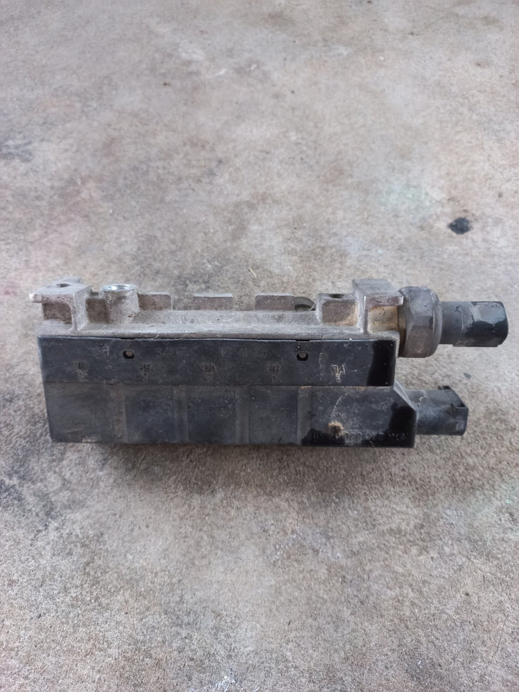 Mercedes W220 S-Class Airmatic Air Suspension Valve Block A2203200258 OEM