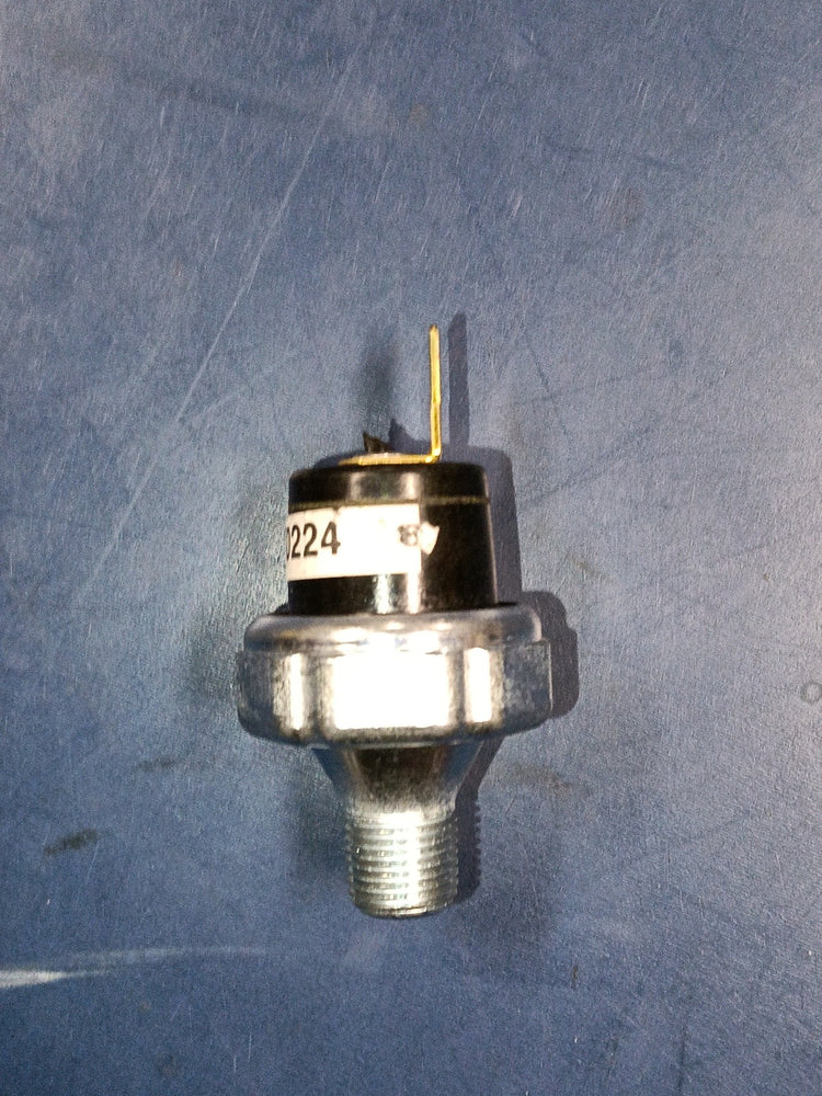 Freightliner A6805450224 Switch Low Pressure Air Normally Closed 64-76 1/8 Mpt