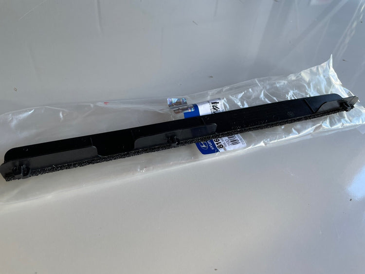 GENUINE BRAND NEW RAIL ASSY-SUNROOF GUIDE, RH SUIT HYUNDAI SANTA FE CM 2009-2012