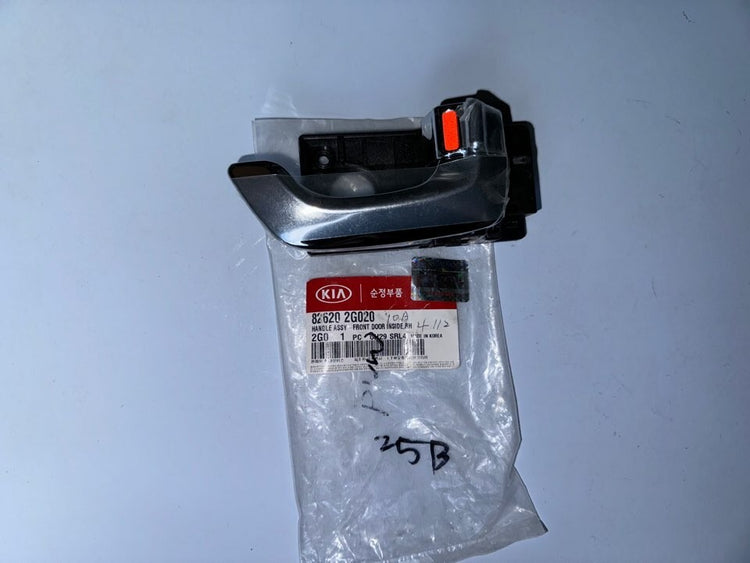 GENUINE BRAND NEW HANDLE ASSY-FRONT DOOR INSIDE,RH SUITS KIA OPTIMA 2006-2010