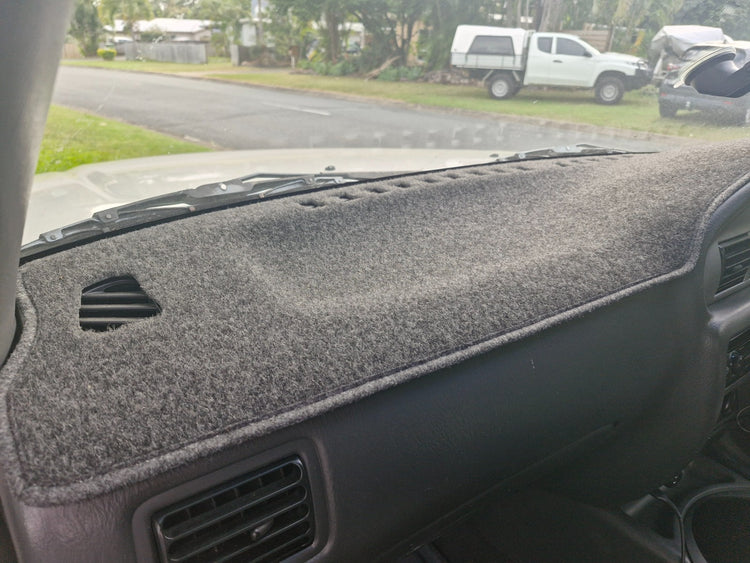 Sungrabba Black Dashmat Fits Mitsubishi Challenger PB 2009 - 2013