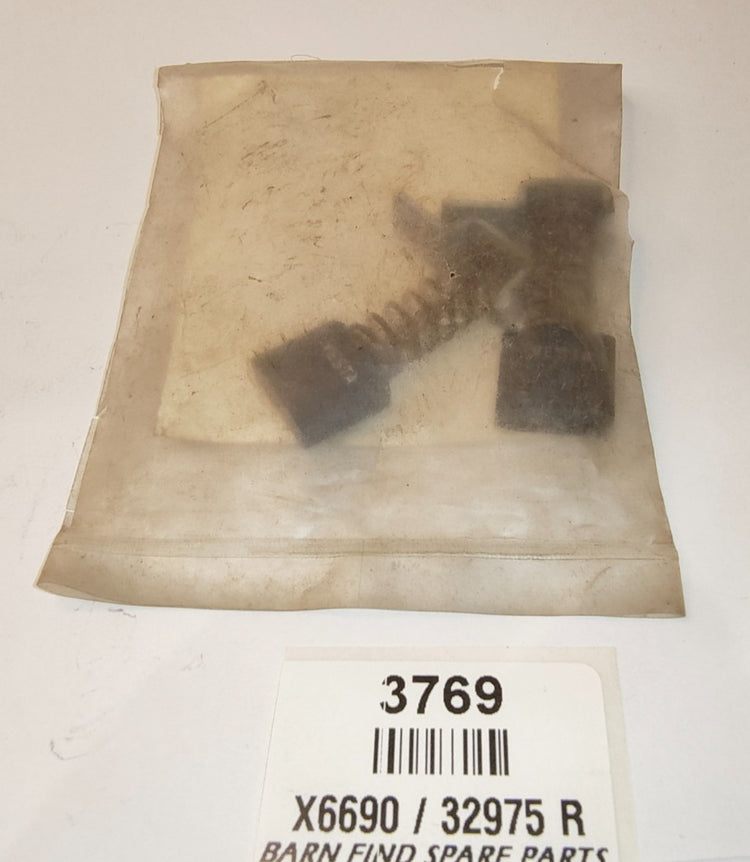 VESTA DUCELLIER SYSTEM Generator Brush set No. X6690 Alt: 32975 R New Old Stock