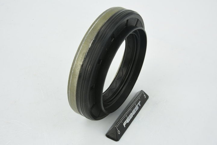 Drive Shaft Oil Seal 33.9X55.2X10X14 Fits Jaguar 1377058 8653928 J9C7743