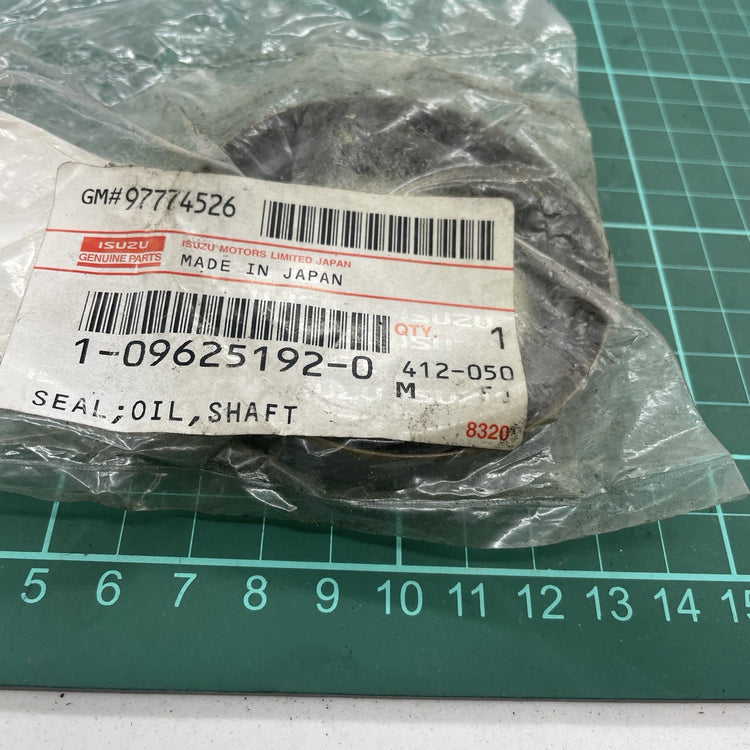 1-09625192-0 Genuine Isuzu Oil Seal Shaft Rear Axle 09625192 NPR NOS OEM