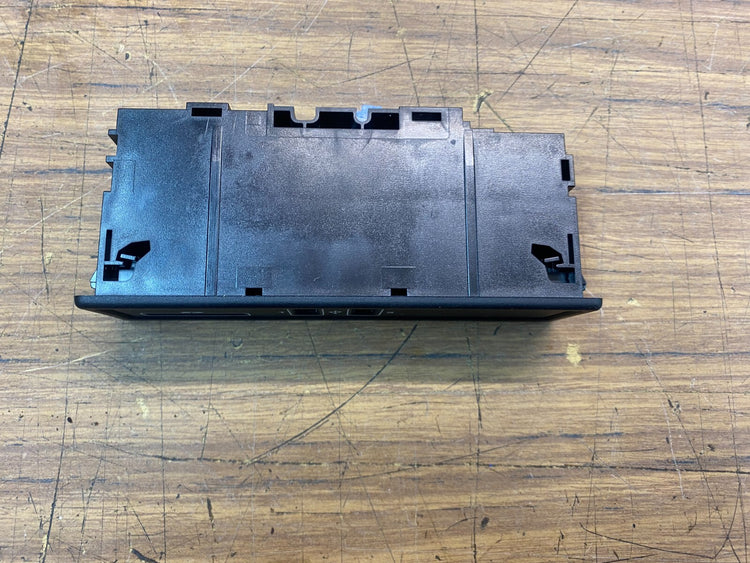 Mercedes Benz W213 C238 SD Reader USB Port Socket Unit A 205 820 02 26