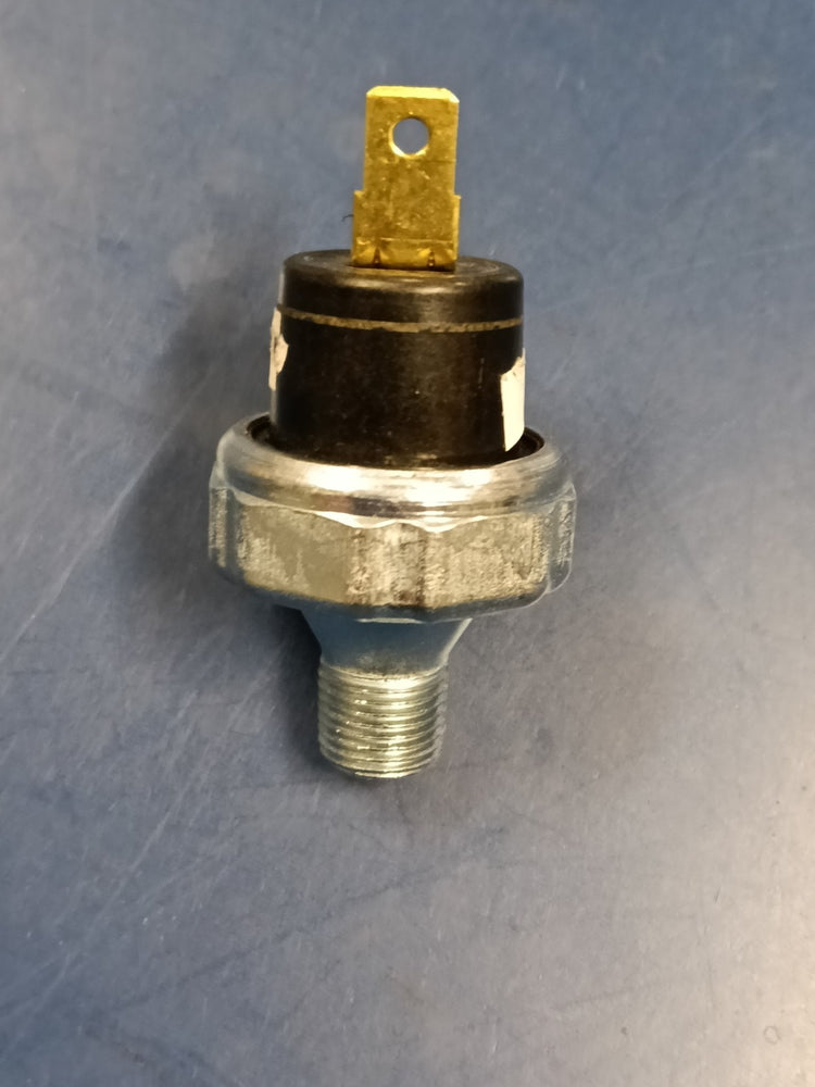 Freightliner A6805450224 Switch Low Pressure Air Normally Closed 64-76 1/8 Mpt