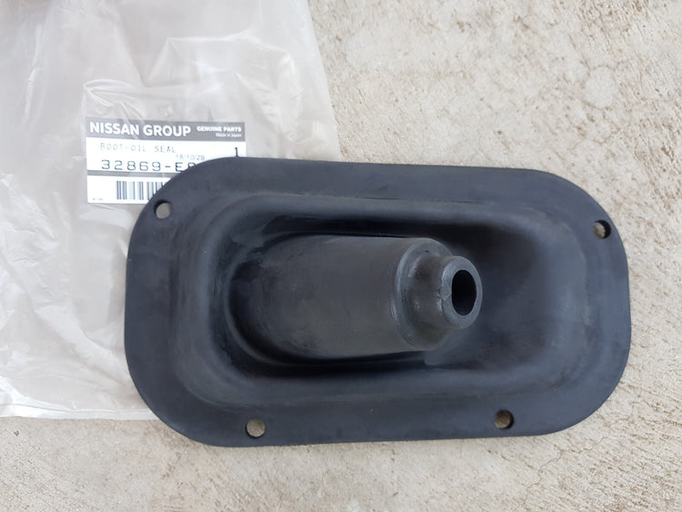 Nissan S30 S31 Fairlady Z manual inner shift boot NEW 240Z 260Z boot 32869-E8700