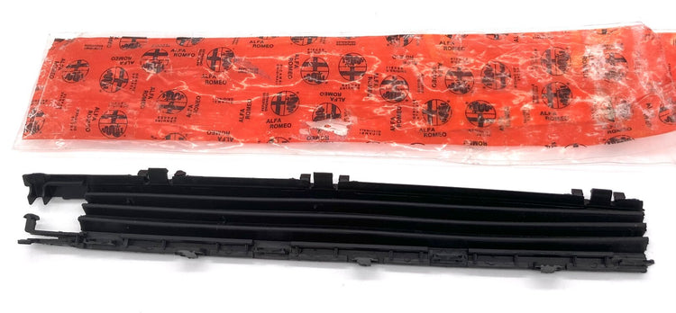 Alfa Romeo 147 Sunroof Rail End Rubber Protection (Right Side) 46800596 Genuine