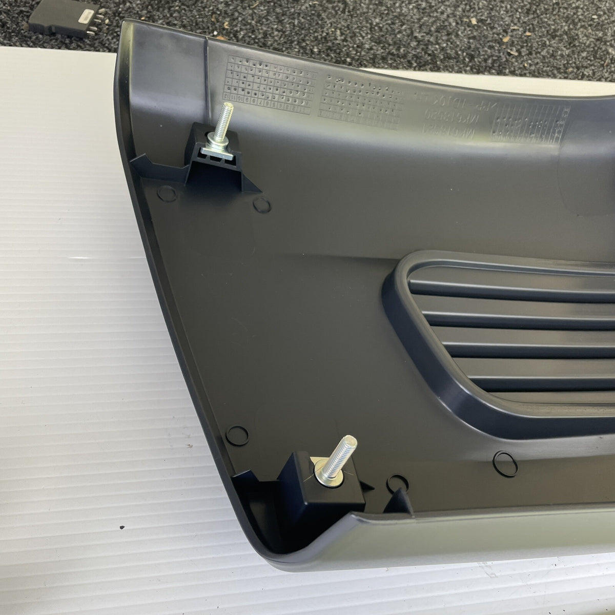 MK618521 MK618520 Genuine Mitsubishi COVER Front Bumper CORNER OEM LH Left NOS