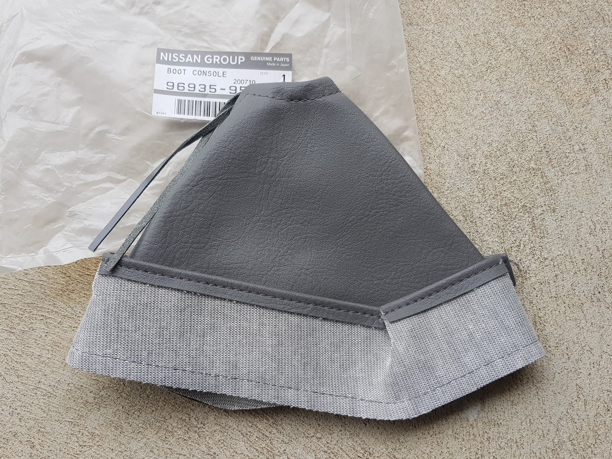 Nissan B110 B120 Sunny centre console shift boot NEW Datsun 1200 96935-95W00