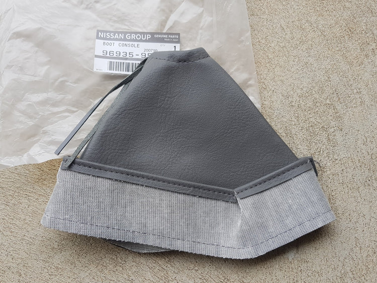 Nissan B110 B120 Sunny centre console shift boot NEW Datsun 1200 96935-95W00