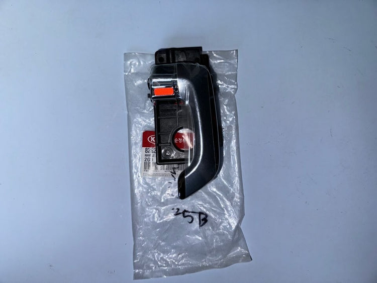 GENUINE BRAND NEW HANDLE ASSY-FRONT DOOR INSIDE,RH SUITS KIA OPTIMA 2006-2010