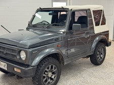 SUZUKI SIERRA WHITE SOFT TOP W/ DARK TINT WINDOWS